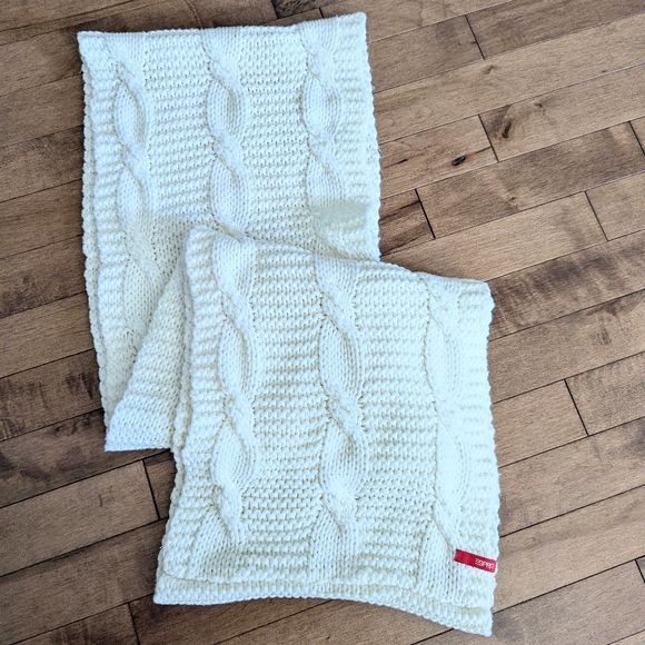 Esprit Cream Cable Knit Chunky Circle Scarf - Picture 2 of 6